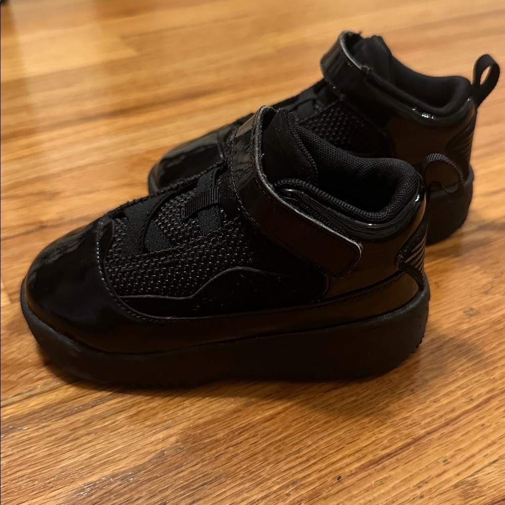 Jordan Black Kids Sneakers - Picture 4 of 6